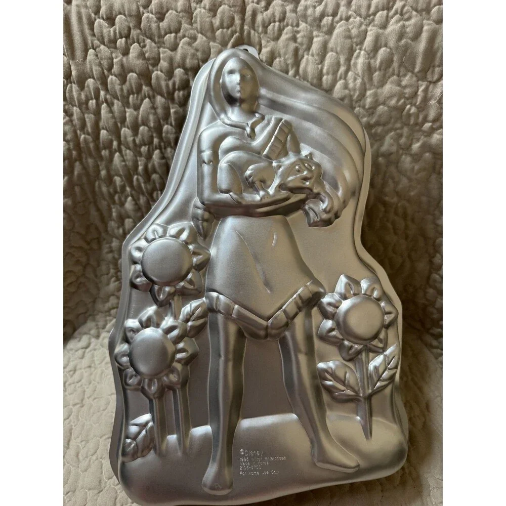 Lot of 5 Vintage Wilton Aluminum Character Cake Pans 1990 Disney Pooh Pocahontas